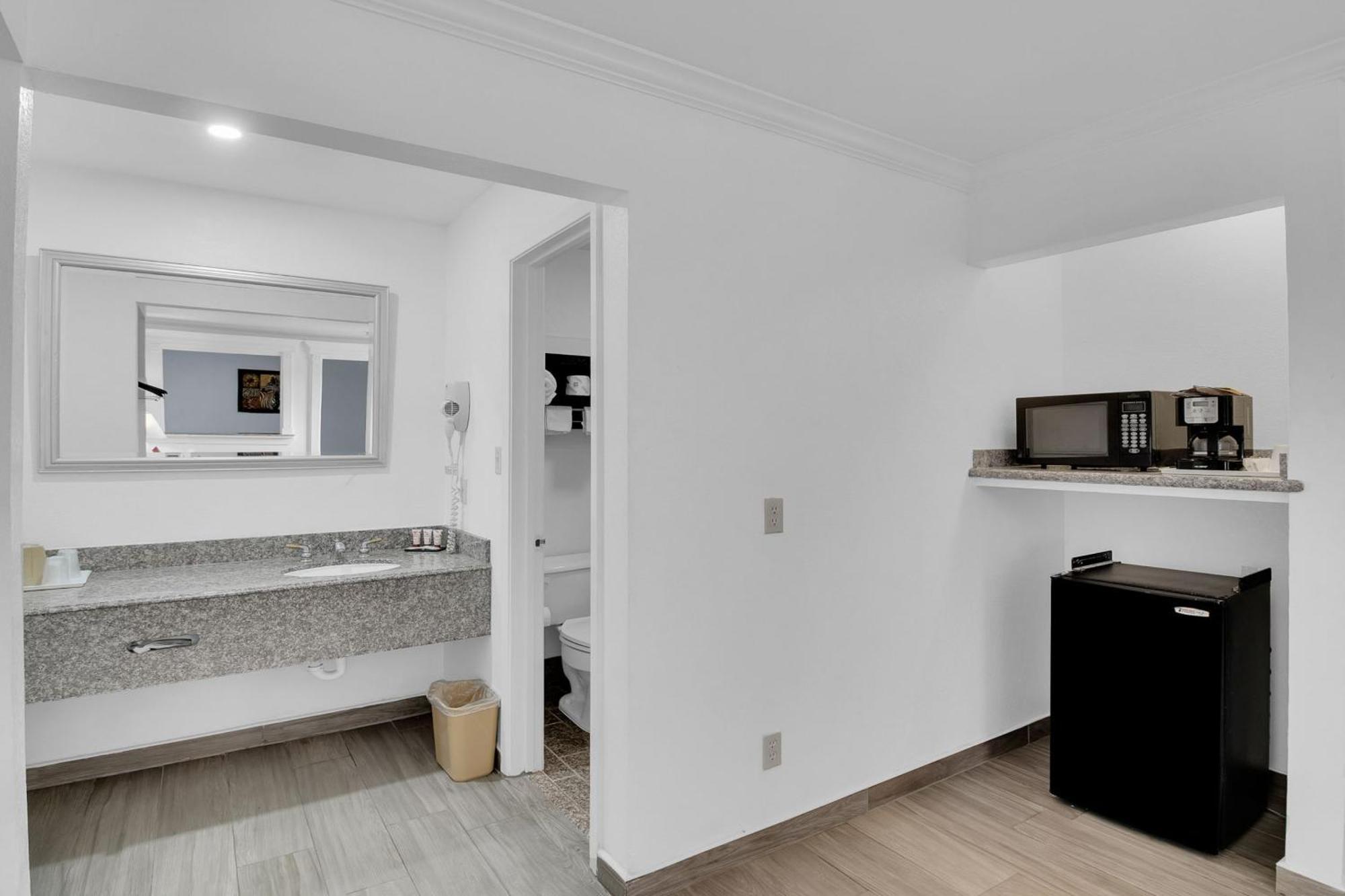 Three Rivers Executive Inn & Suites By Oyo Exteriör bild