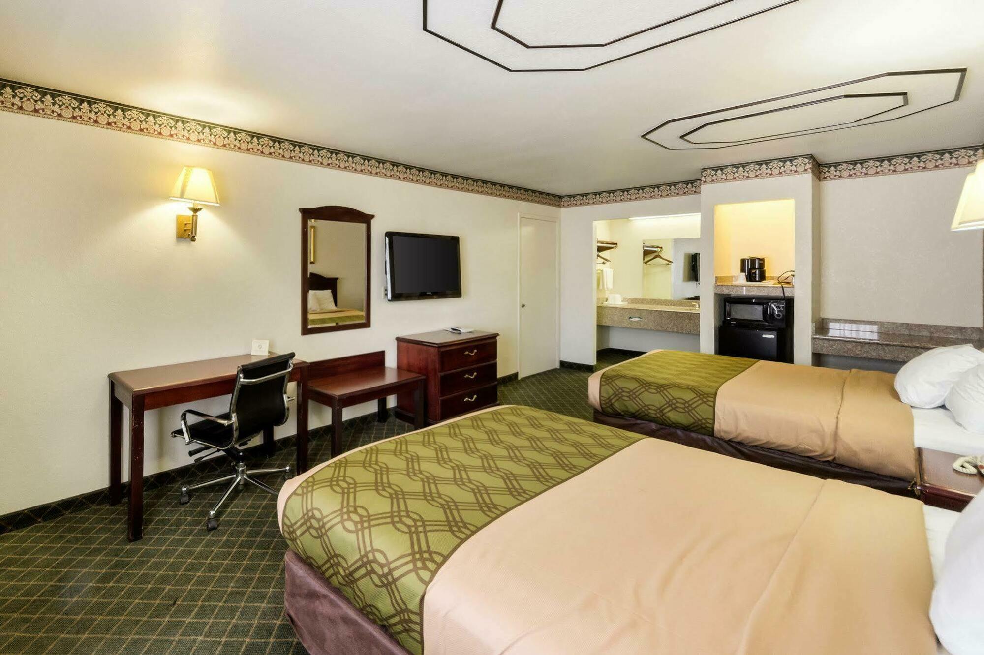 Three Rivers Executive Inn & Suites By Oyo Exteriör bild